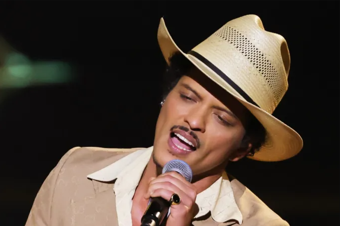 Bruno Mars Anuncia Gira Masiva "The Romantic Tour" para 2026 con Alineación Estelar que Incluye a Anderson .Paak y Victoria Monét