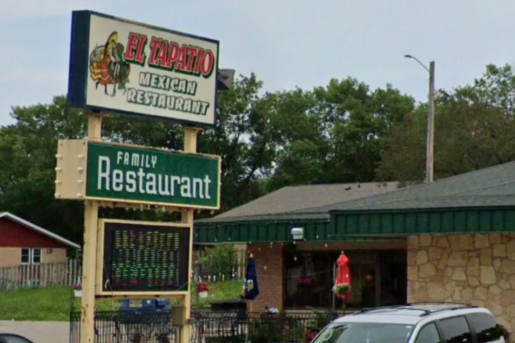 Agentes de ICE Cenan en Restaurante Mexicano Familiar, Luego Detienen a Empleados Tras el Cierre en Pueblo de Minnesota