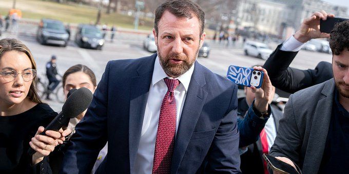 El Senador Markwayne Mullin Supera Obstáculo Clave en su Camino a Ser el Próximo Secretario de Seguridad Nacional