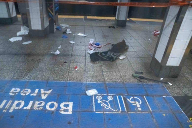 Policías Matan a Tiros a Hombre Armado con Machete que Hirió a 3 Ancianos en la Estación Grand Central